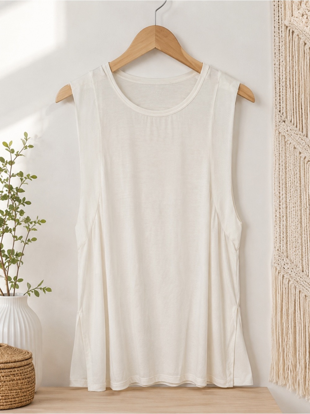 Old Navy Women's Ivory Muscle Tee